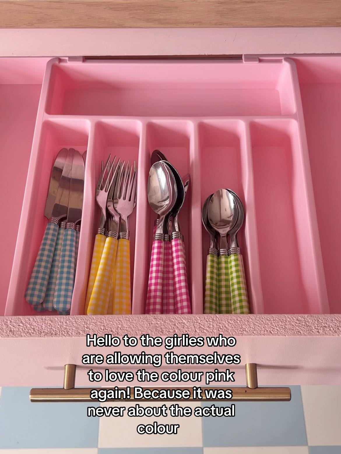 A post by @kate_rose_morgan on TikTok caption: I’m so here for the girlies falling back in love with the colour pink! #ilovepink #pink #pinkaesthetic #pinkhome #pinkhomedecor #pinkismyfavoritecolor 