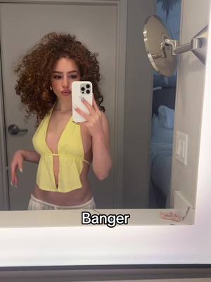 A post by @eliana.kalogeras on TikTok caption: 🎵