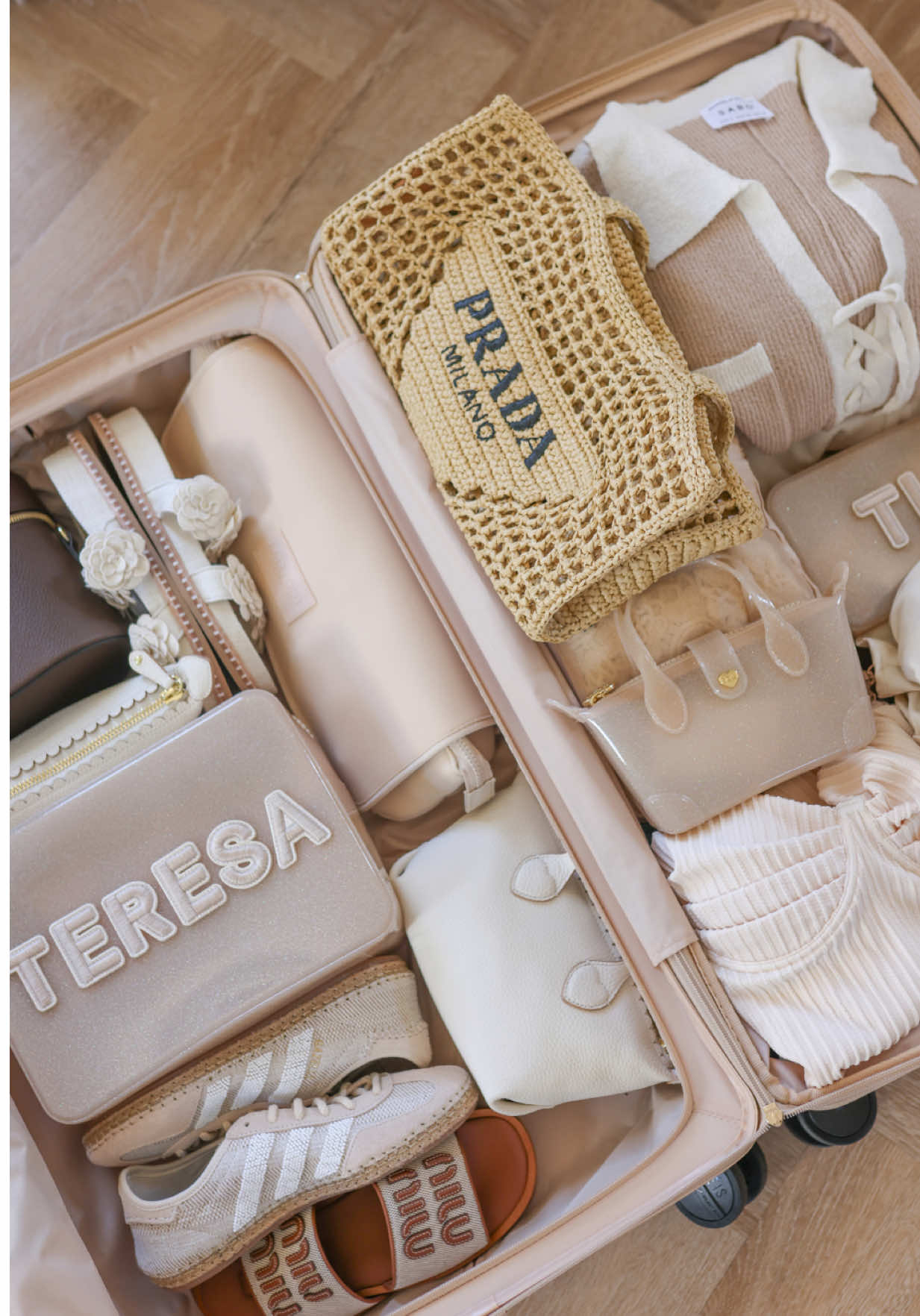 A post by @teresalauracaruso on TikTok caption: Pack my luggage with me! 🧳🤎 #packing #packingtips #packwithme #beis #stoneyclover #beachtrip #neutralaesthetic 