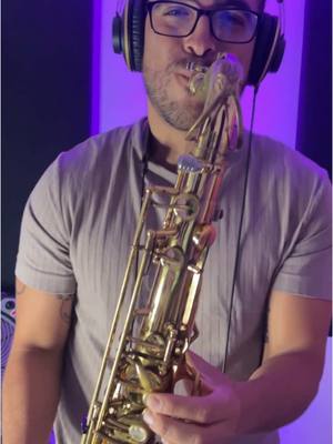 A post by @colaccisax on TikTok caption: Respuesta a @Manuel #colaccisax #diseloconsaxo #saxoparabodas #saxoparaeventos 