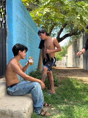 A post by @wilsonalcaraz on TikTok caption: Si nos siguen les regalaremos un carro de verdad #fyp #humor 