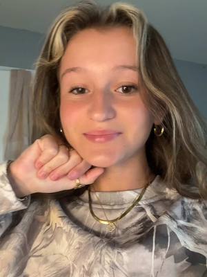 A post by @sophsentner on TikTok caption: Don’t mind my destroyed fingers #fypシ゚viral #fypage #fypシ #viralvideo #timetogo #fitcheck #grwm #ootd 