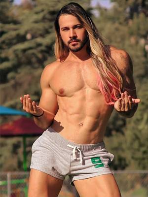 A post by @gabrielmansur_ on TikTok caption: ☀️