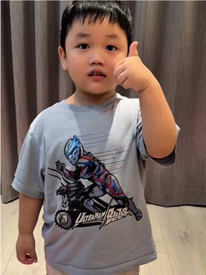 A post by @1006nk on TikTok caption: 我兒子總是很配合他的幼稚老爸，拍一些有的沒的🤣🤣🤣🤣 #搞笑父子  #那對夫妻 #那對姊弟 #妮妮 #萌弟 #林萌 #TheCouple #小林萌 #NicoKim #林京燁