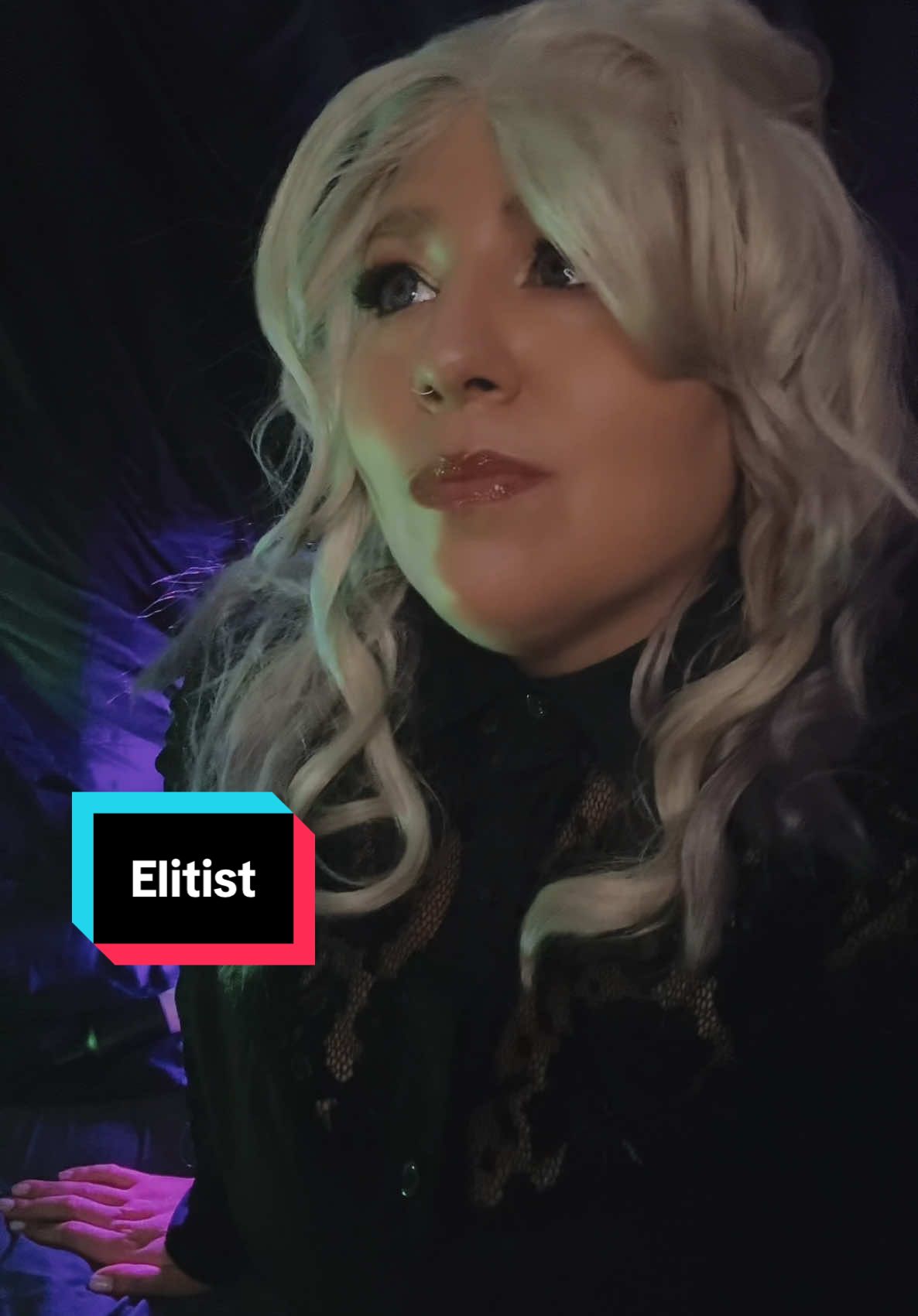 A post by @dearestcosplay on TikTok caption: Interviewing Vil Schoenheit for his birthday #vilschoenheit #twstプラス #twstコスプレ #twistedwonderland #vilcosplay 