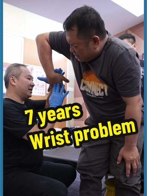 A post by @masterchrisleong on TikTok caption: Wrist problem almost 7 years . See before and after #masterchrisleong #chrisleong #tittar #clm #clmethod #midvalley #Premium #suite #pavilion #sripetaling #ampang #梁润江 #跌打 #师父 #鐵打 #师傅 #jakarta 