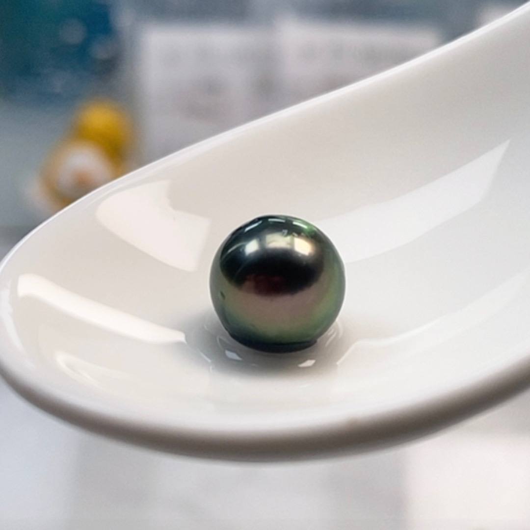 A post by @pearlism_andrew on TikTok caption: #pearlism #jewelry #pearljewelry 