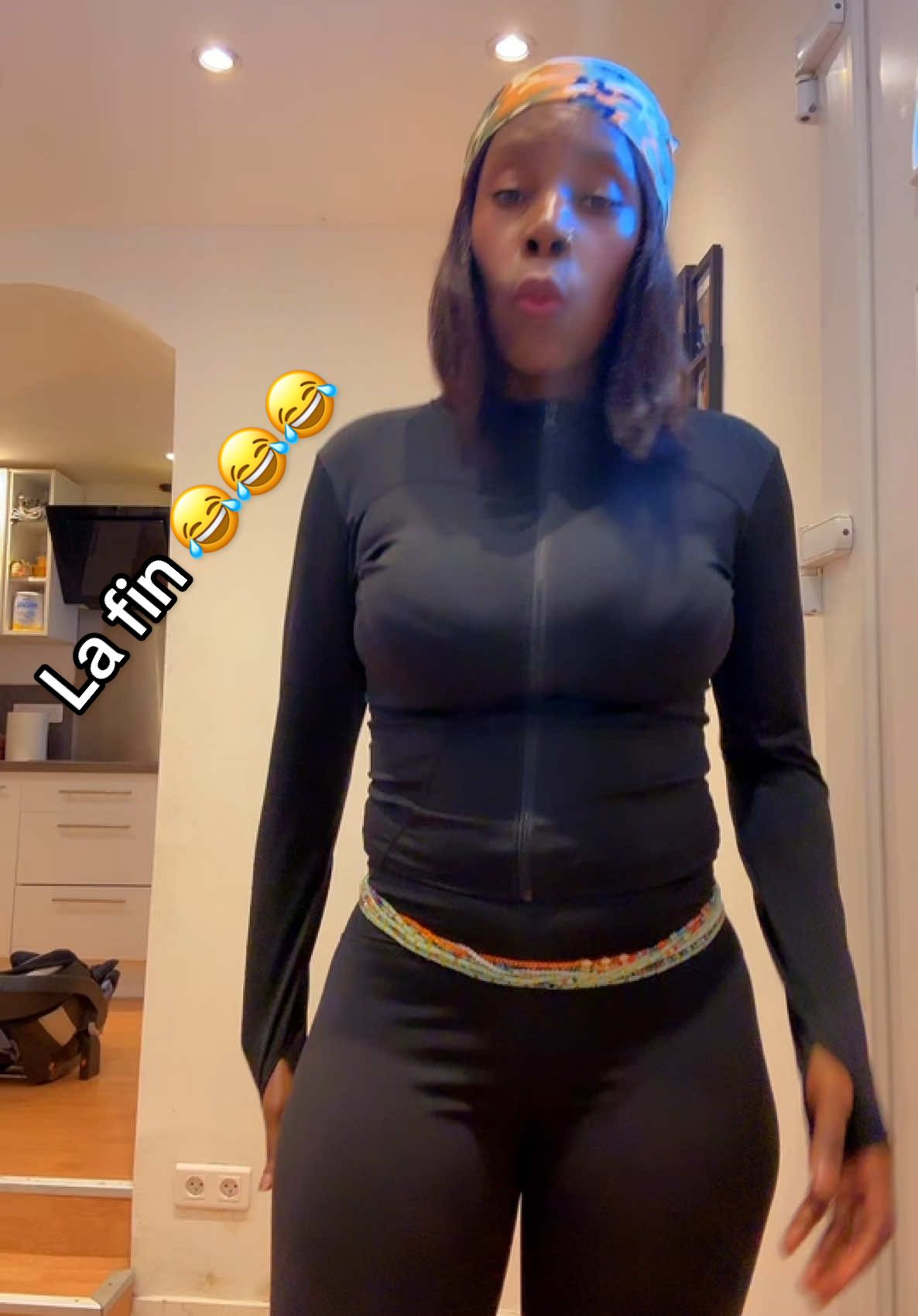 A post by @08filledechance on TikTok caption: #poutoi#danse#tiktokcongolais🇨🇬🇨🇩 #tiktokfrance🇨🇵 #joiedevivre #mamanjumeaux 