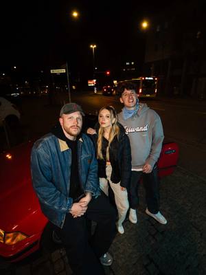 A post by @tream_auf_spotify_ on TikTok caption: DIESER SONG KOMMT HEUTE 23:59UHR😍 WER BLEIBT MIT UNS WACH?♥️ #4u 