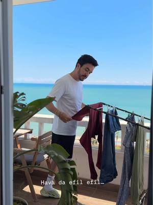 A post by @dizaynoloji on TikTok caption: Zamana dokunmadan kendimde kaldığım bir gün… Bugün her zamankinden  farklı hissediyorum. Sadece akmak istiyorum, yavaşlamak istiyorum. Zamana hiç dokunmadan… 