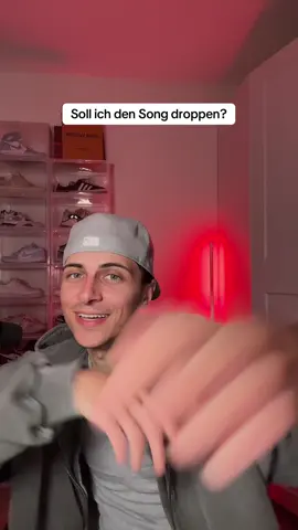 A post by @lukasrieger on TikTok caption: Soll ich den noch droppen? 