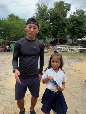 A post by @shinfujiyama on TikTok caption: Gracias a todos ustedes que donaron en el reto 3000km y a los patrocinadores, los niños de la Escuela Teodoro Fernandez de Villanueva🇭🇳 ya no recibirán clases en un edificio abandonado🙏🏼❤️