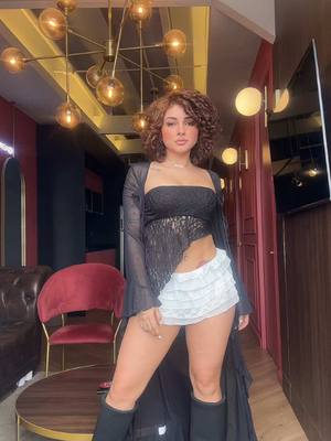 A post by @paulinausuga on TikTok caption: Quiero cariñitos y flores🌷💘 