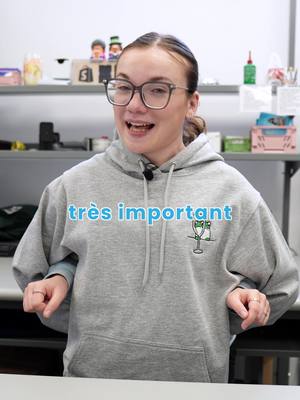 A post by @brodame.ca on TikTok caption: Team work makes the dream work comme ils disent🥴🪡 Tu notes notre travail d’équipe à combien /10?👀  #teamwork #brodame #broderiepersonnalisée #production 