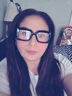 A post by @2001heidy on TikTok caption: #fyp #glasses #confucion 
