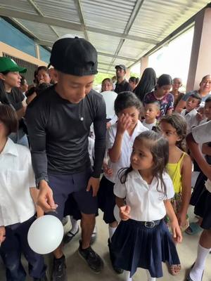 A post by @shinfujiyama on TikTok caption: Juntos pudimos cumplir el sueño de Reina de tener una escuela digna❤️🙏🏼🇭🇳