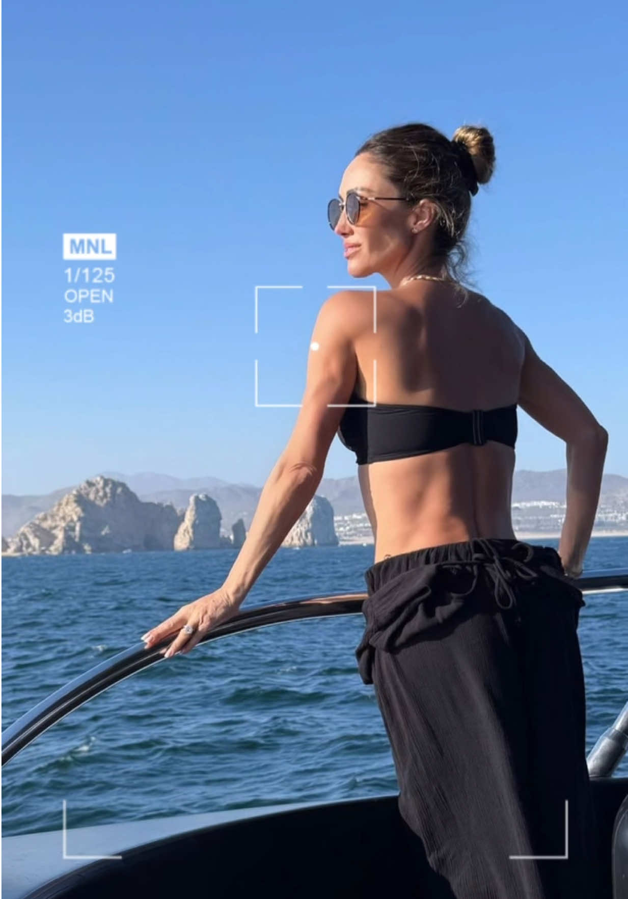 A post by @estanahi on TikTok caption: 🏝️ ☀️ 💕