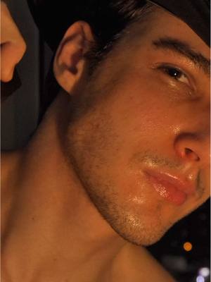 A post by @heypedroca on TikTok caption: a cowboy in the town 🤠 P.d: un video rápido porque olvidé publicar hoy, mañana lo borro jajaja  #mencare #SkinCare #selfcare #menskincare #skincareroutine 