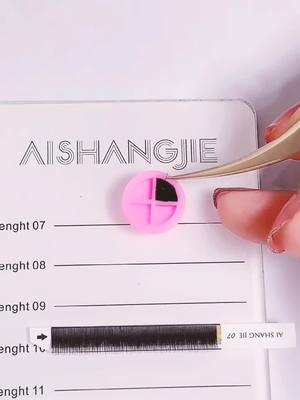 A post by @lashviewshop on TikTok caption: #eyelashglue #eyelashes #lashextensions 