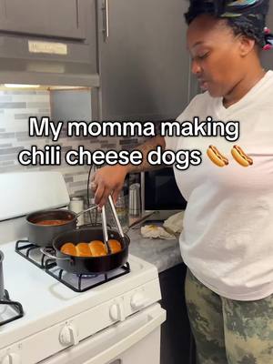 A post by @niyawiyaaa18 on TikTok caption: The menu today is chili cheese dogs 😂🔥 get into it #viral #foryoupage #msfyatee #viralvideos #chilicheese #chilidogyumplz #foodie @Mrs.Fyateee 