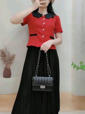 A post by @thu_cung_333 on TikTok caption: ZUMY fashion Set áo sơ mi cổ lượn và chân váy rập ly nữ công sở Women Top #mua #video #xuhuong #xuhuongtiktok #thoitrangcongso #quanao #thoitrang #monkey 