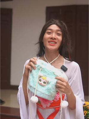 A post by @khaicakhia99 on TikTok caption: Trời ơi Túi Đ.ù Mía đẹp nhức nack luôn. Hết nước chấm luôn. Hôm sau mình sẽ lựa chọn ngẫu nhiên 1 bạn may mắn nhé ❤️❤️❤️ #khaicakhia 