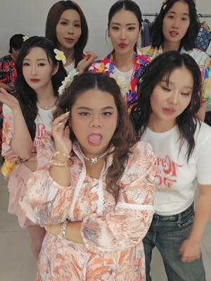 A post by @michelllatt on TikTok caption: แก๊งเราสวยด้วยตลกด้วย 555🤣#michelllatt 