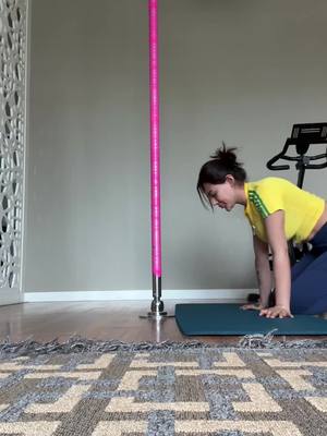 A post by @melekazad on TikTok caption: Bi 10 kilo daha vermek lazım gibi 😂