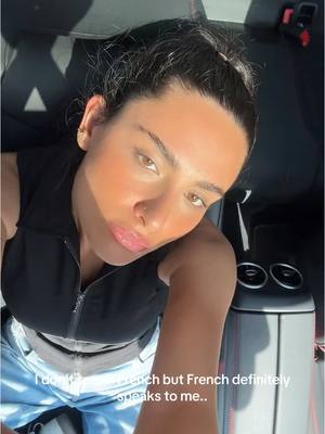 A post by @raghda.k on TikTok caption: في حدا عارف شو بحكي ؟؟ علموني😭😂