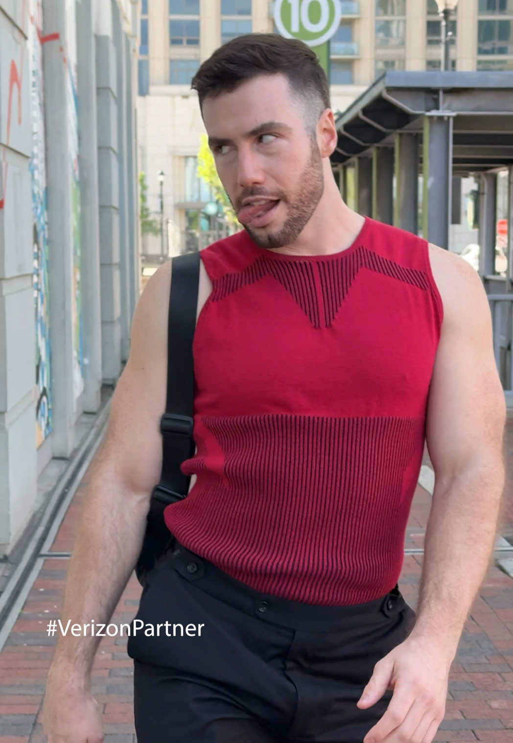 A post by @jjakejonezz on TikTok caption: This is what real commitment looks like if you can't lock me down, @Verizon sure will #VerizonPartner