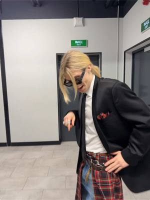 A post by @4unkeeei on TikTok caption: хорошая песня 💪🏻