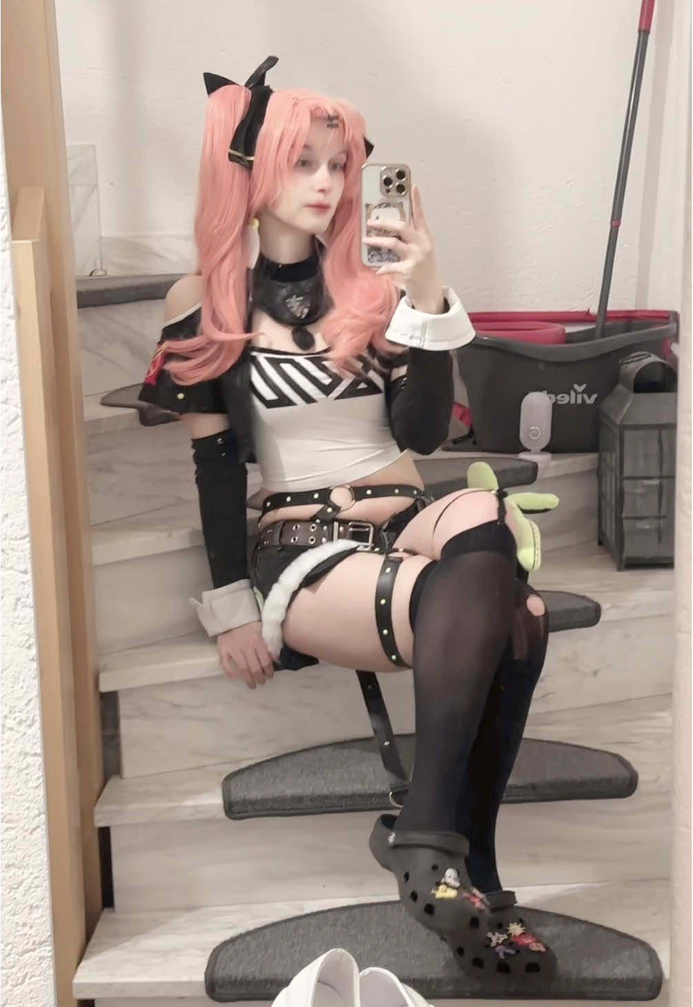 A post by @ on TikTok caption: Nicole 💕 #nicolecosplay #nicolezzz #zzz #zonelesszonezero #zonelesszonezerocosplay 