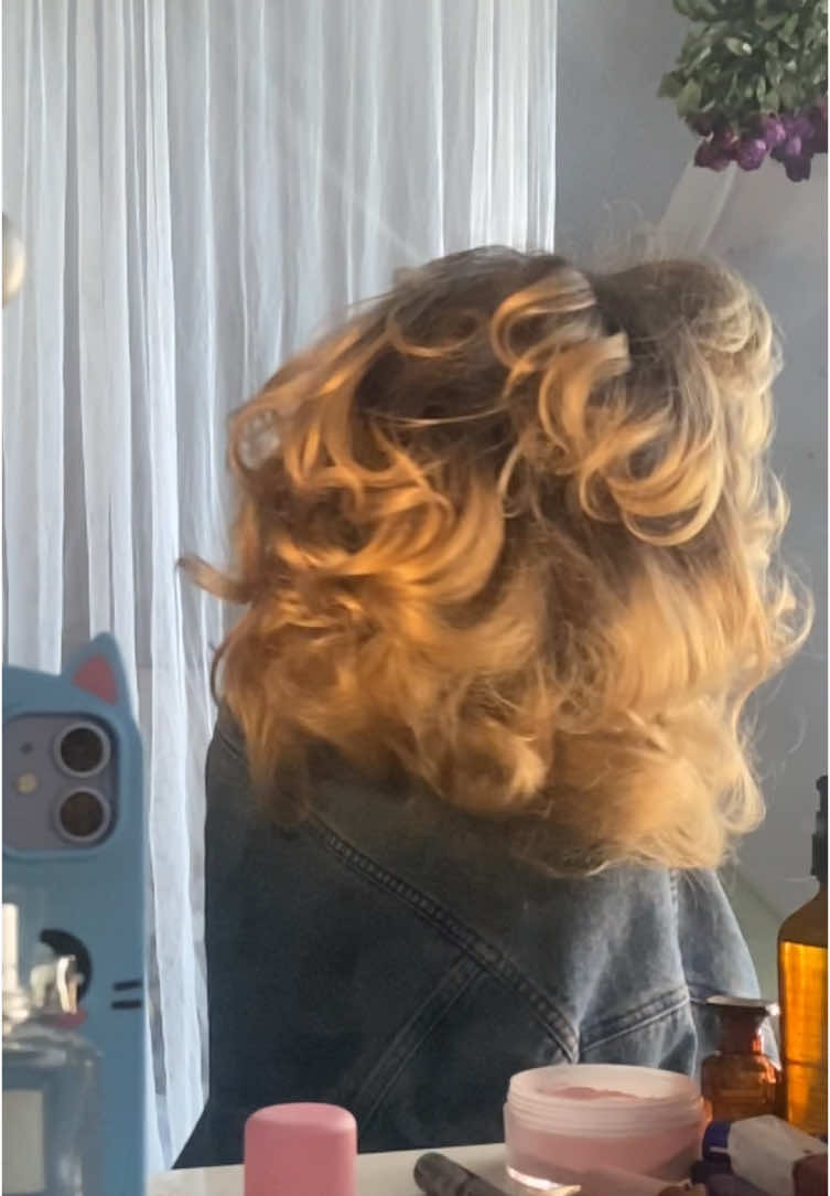 A post by @ainomagdalena on TikTok caption: If I had the energy to do my hair like this everyday #80shair