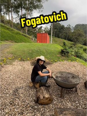 A post by @lagranjadelborrego on TikTok caption: A quien invitó a la fogata? 🔥 