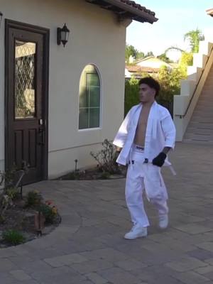 A post by @heyimsuie on TikTok caption: run me my fade back 😭😭 @Brian Ortega #chefsuie #briaortega #mexican #funny #jiujitsulifestyle #mma #relateable #fyp #foryou #ufc #mexicantiktok 