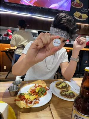A post by @salinas_j.c on TikTok caption: “Pregunta en tu taqueria de confianza si tienen la promo Tacorcholata”  @Cerveza Victoria @taquearte #RetroTacorcholata #ConMuchoMéxico 
