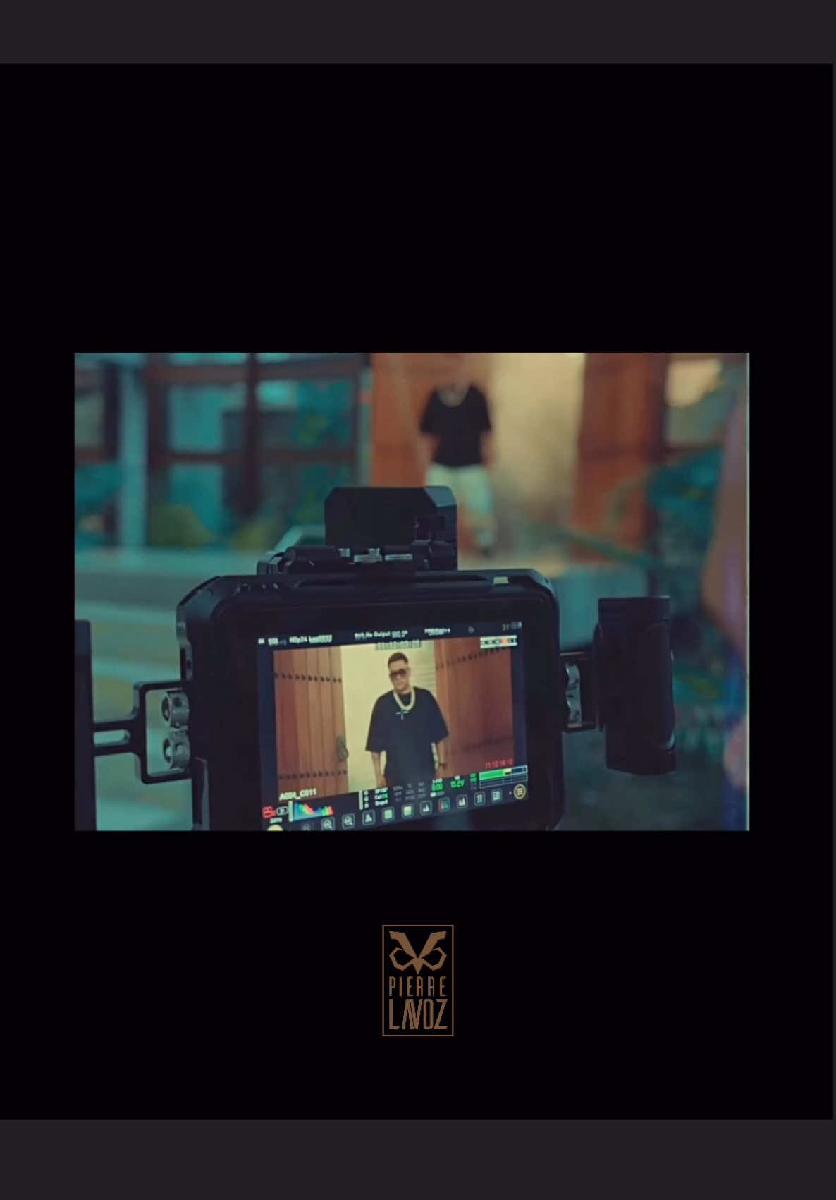 A post by @iamlavoz on TikTok caption: Película 🎥 #musica #music #live 