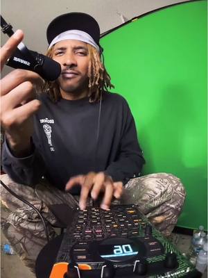 A post by @supvano on TikTok caption: #VANO3000 #TikTokLIVE #sp404mk2 