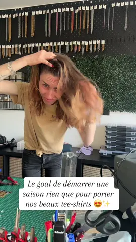 A post by @malou_bijoux on TikTok caption: Je suis trop fan 😍✨#bijoux #bijouxacierinoxydable #smallbusiness #maloubijoux #teeshirt #teeshirtmaloubijou 