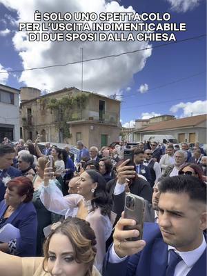 A post by @joysaxlive on TikTok caption: Vuoi vedere come è andata a finire? Scrivi nei commenti🫵🏻 #joysax #weddingceremony #saxophone #saxophone🎷 #sposi #brideandgroom #weddingday #wedding #matrimonio 