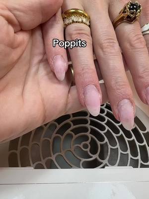 A post by @karine_life on TikTok caption: Rehaussement aux poppits#gel#french#poppits@𝑻𝒉𝒆𝑾𝒂𝒍𝒌𝑰𝒏𝒌𝑴𝒖𝒎 @Alannah🫶 @BossDaddy @M’Nails 