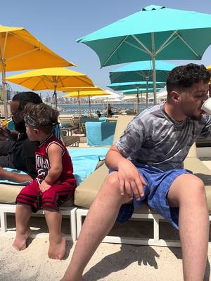 A post by @yahia_x on TikTok caption: 😂😂😂😂#يحيى_الزعبي 