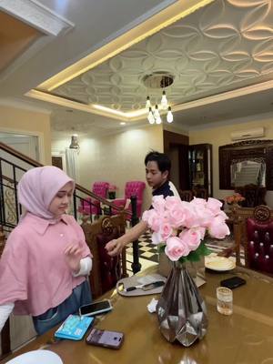 A post by @razor.fathanah on TikTok caption: Memang kocak sekali pasangan ini !!