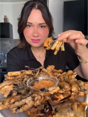 A post by @majda.berrada on TikTok caption: بادنجان 🍆 مقلي مقرمش مقلي recette beignets d’aubergine ##recette##recettefacile##recetterapide##aubergines ##بادنجان##دنجال##marocaine🇲🇦##مغربية##مغربية🇲🇦##شهيوات##وصفات
