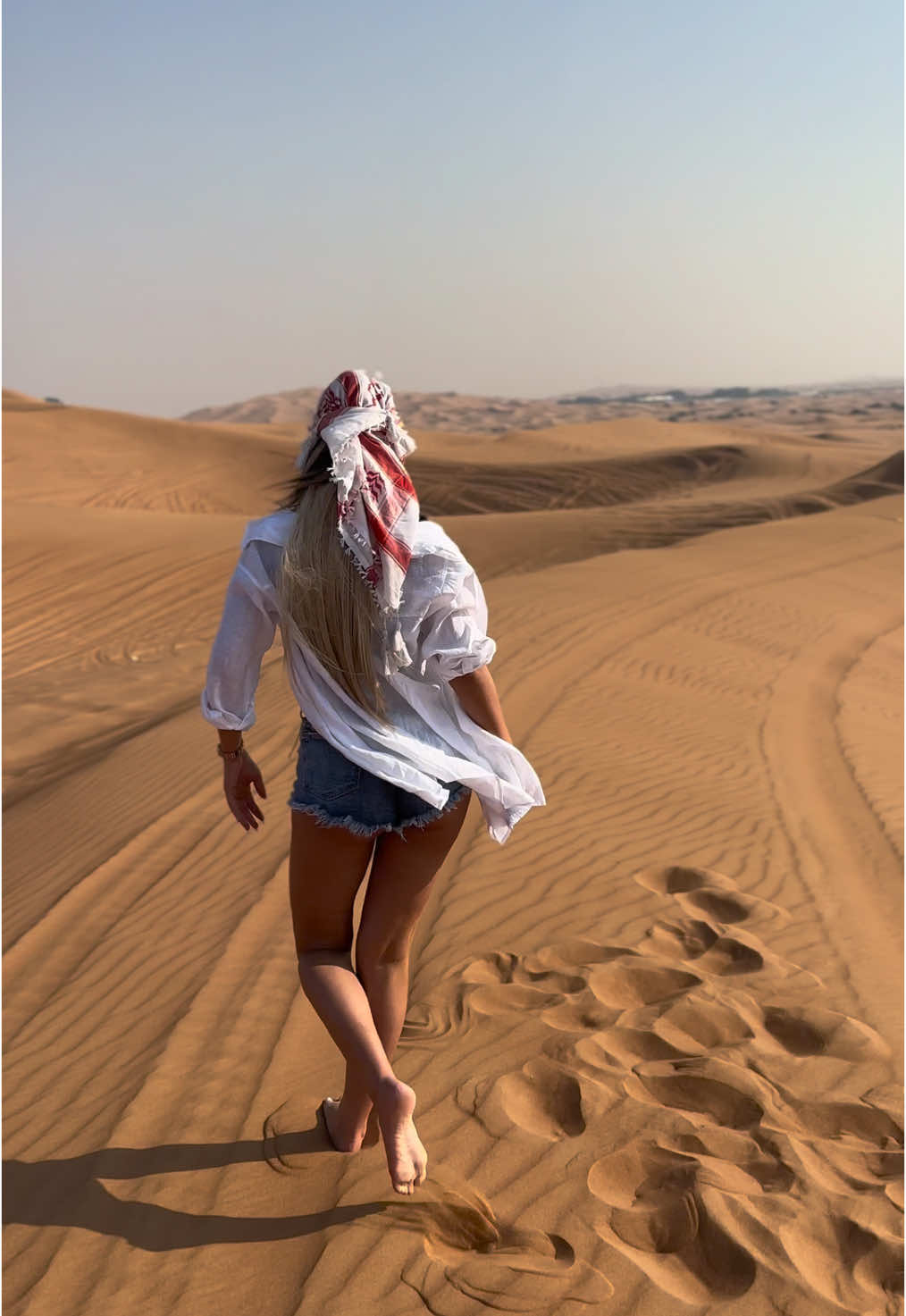 A post by @mihaelahoma on TikTok caption: Jasmine lost in desert🤍🏜️ @NicoleDMar  #fyp #viraltiktokvideo #blondegirl #arabianlook #dubaiadventures 