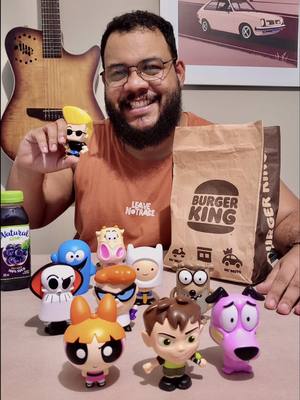 A post by @burgerkingbr on TikTok caption: Eles marcaram a infância de todo mundo e agora tão no Combo King Jr.  
 Fiz a festa com os clássicos do @Cartoon Network Brasil que é pura nostalgia! 
 Bora, cumade, garantir o seu brinquedo no Burger King.  
 #BurgerKing #CollabCartoon #ClássicosBK #Publi