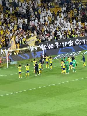 A post by @alkasstvsports on TikTok caption: 🎥 شوف | بعد الانتصار 2-1 على #الرياض.. لاعبو #النصر يحتفلون بطريقتهم المعتادة مع الجماهير في الأول بارك  #النصر_الرياض #قنوات_الكاس  #SPL #rsl  #دوري_روشن_السعودي  #الرياضة_على_التيك_توك 