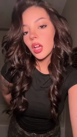 A post by @summer.rios on TikTok caption: #blowup #fyppppppppppppppppppppppp 