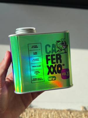 A post by @ferxxo444 on TikTok caption: CAFERXXO pa que escuche la música del ferxxo Desde tempranito Mor 💚🤝💪💜