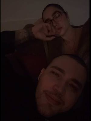 A post by @jessiuribeoficial on TikTok caption: Tatuado tus 😘😘😘